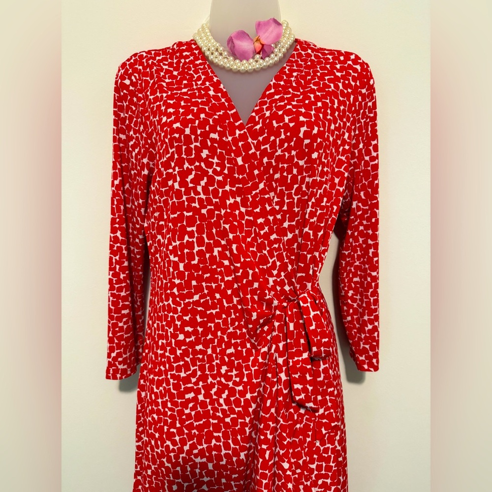 BCBGMaxAzria dress 👗 Size L Perfect for Valentine’s ❣️❣️❣️